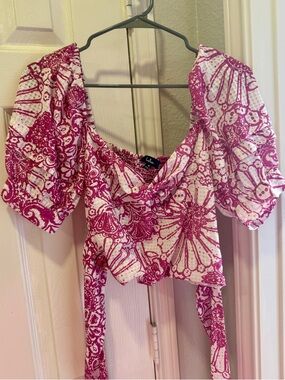 Lulu's Pink and White Floral Puff-Sleeve Tie-Front Crop Top